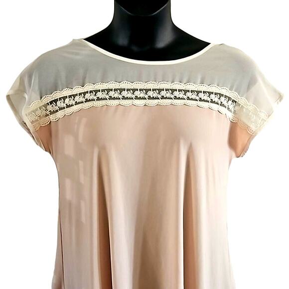 Excellent Faith & Joy Womens Beige Short Sleeve Blouse with Lace Accent Junior L - Picture 3 of 6